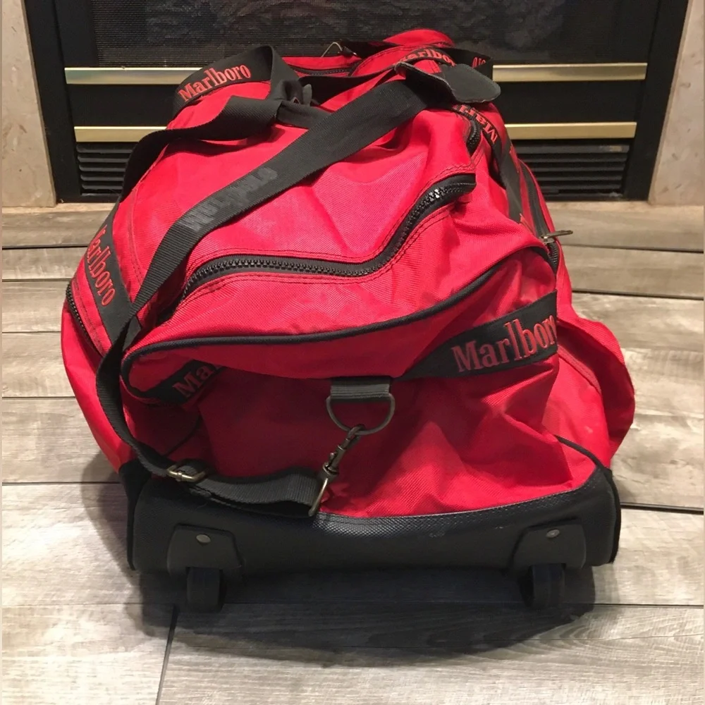 Marlboro Adventure Team Travel Weekender Bag Vintage Rolling Luggage Duffle 90’s